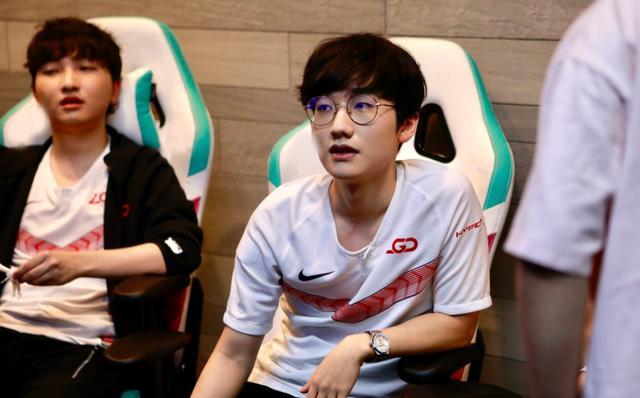 容易坚持既 容易坚持既